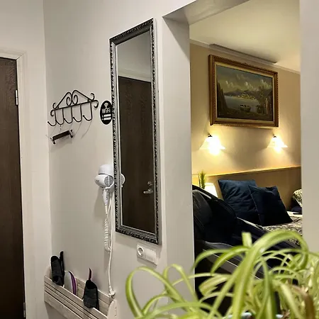 Renthouse Guest Loreen Пайде