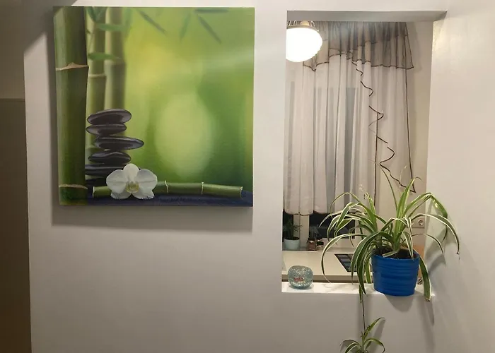 Renthouse Guest Loreen بايده