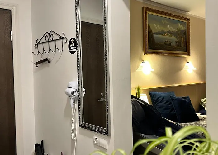 Renthouse Guest Loreen بايده